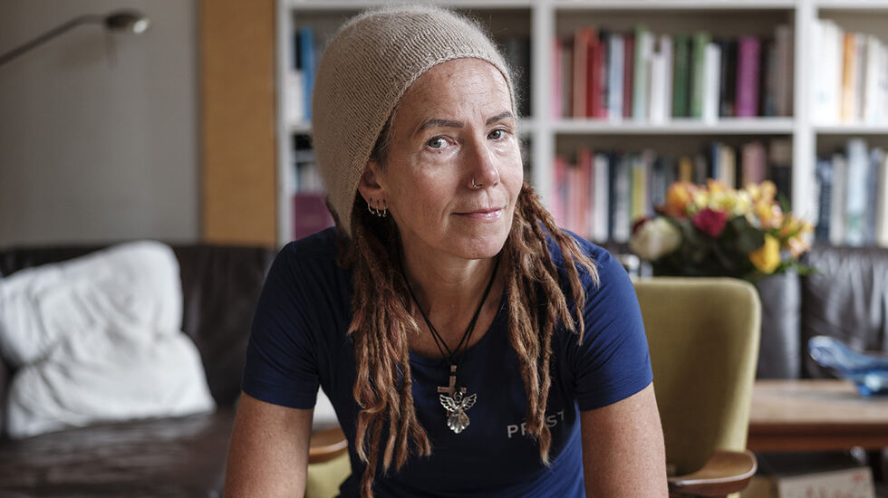 Sunniva Gylver er prest, forfatter og en engasjert samfunnsdebattant. 55-åringen har også leda livssynsprogram på både TV2 og NRK. (Foto: Erlend Berge, Vårt Land)