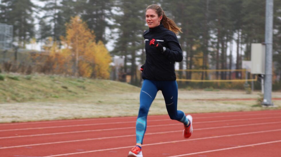 Lene Nylund i aksjon på en av sine favorittøkter, intervaller på bane. (Foto: Rolf Bakken)