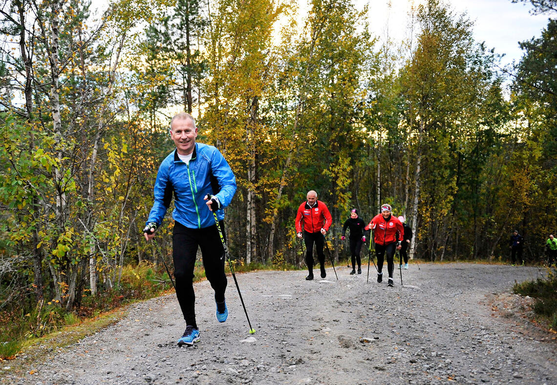 Kjell Erik Strøm er ikke aktiv skiløper, men er aktivt med på elghufstreningene. Bankmannen kaller dette ukas høydepunkt på treningsfronten. (Foto: Svein Tore Hovd) 
