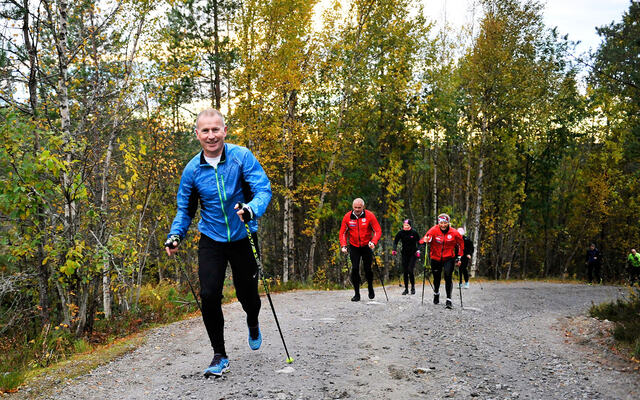Kjell Erik Strøm er ikke aktiv skiløper, men er aktivt med på elghufstreningene. Bankmannen kaller dette ukas høydepunkt på treningsfronten. (Foto: Svein Tore Hovd)