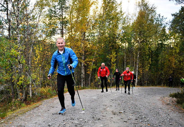 Kjell Erik Strøm er ikke aktiv skiløper, men er aktivt med på elghufstreningene. Bankmannen kaller dette ukas høydepunkt på treningsfronten. (Foto: Svein Tore Hovd)