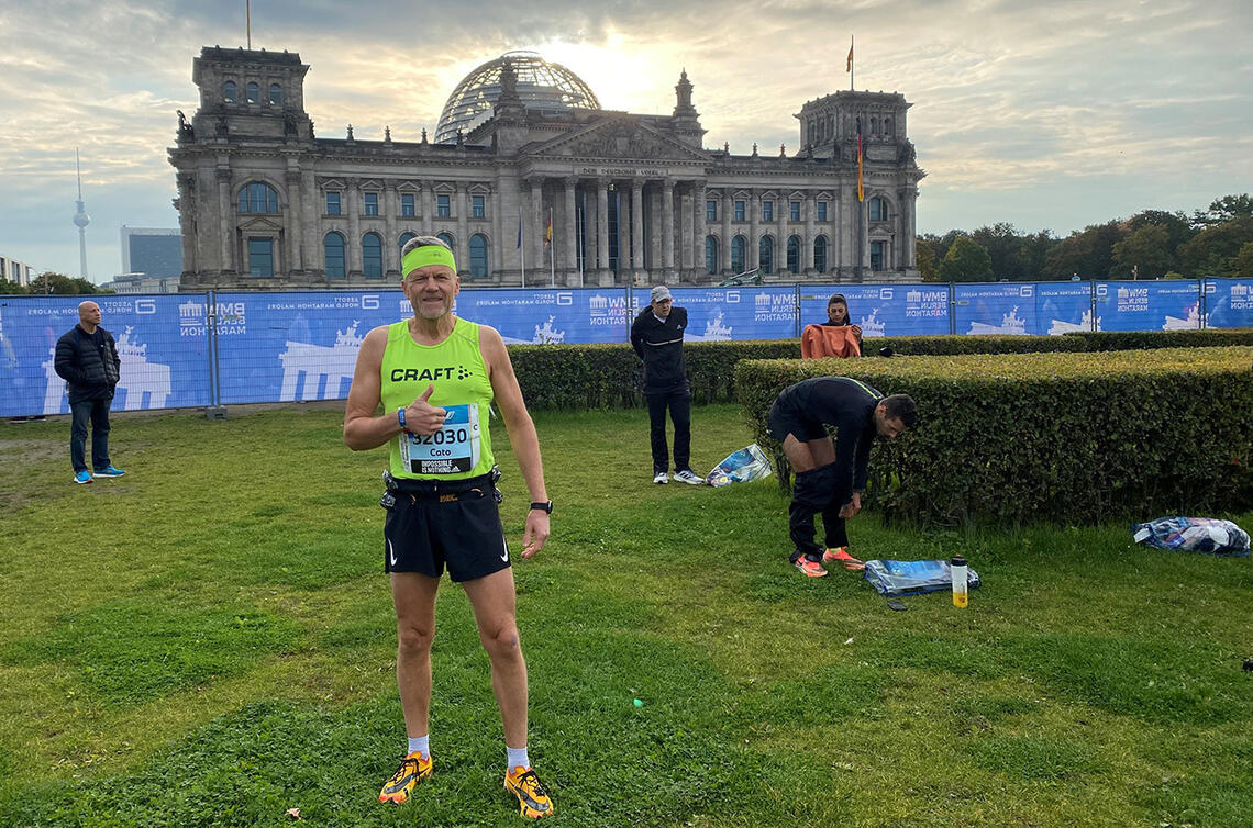 Cato Thunes kunne glede seg over pers og fjerdeplass i klasse 60-64 år med 2.56.26 i Berlin Marathon. (Foto: privat)