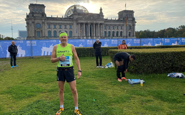 Cato Thunes kunne glede seg over pers og fjerdeplass i klasse 60-64 år med 2.56.26 i Berlin Marathon. (Foto: privat)