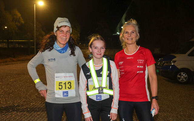 De tre beste kvinner på 5 km, denne gangen uten at Grethe Jørgensen står i midten, det gjør nemlig Aurora Veen Torkildsen. Mirjam Mjelde (til høyre) tok tredjeplassen.