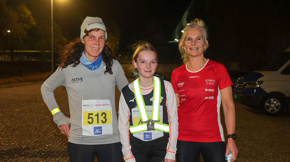 De tre beste kvinner på 5 km, denne gangen uten at Grethe Jørgensen står i midten, det gjør nemlig Aurora Veen Torkildsen. Mirjam Mjelde (til høyre) tok tredjeplassen.