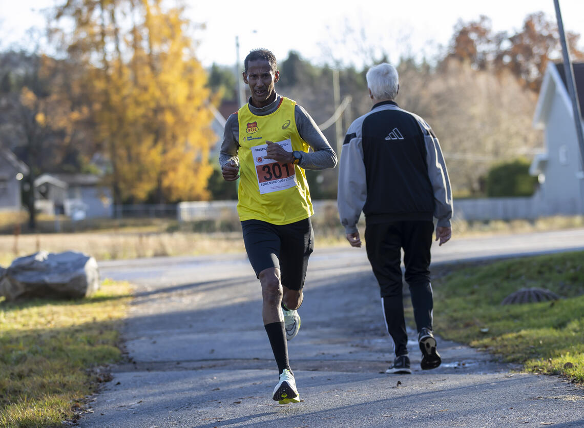 Rashid Handule fra Adamstuen Løpeklubb vant halvmaraton på 1.18.40