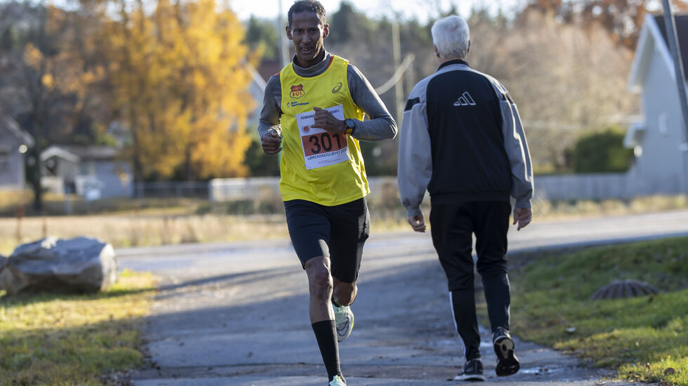 Rashid Handule fra Adamstuen Løpeklubb vant halvmaraton på 1.18.40