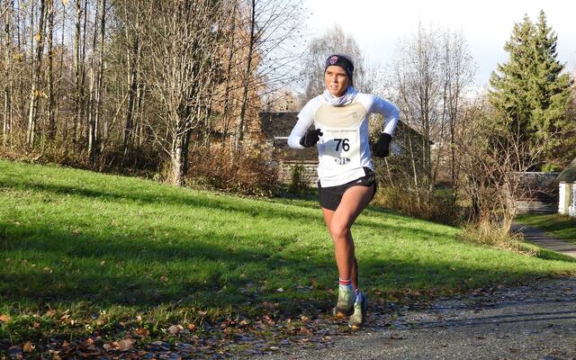 Julie Marie Larsen med seier i sikte 2 km før mål i Ottestad søndag. (Foto: Stein Arne Negård)