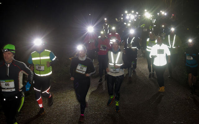 I Silva Night Run løpes det i terrenget med hodelykt i kveldsmørket. Her fra Silva Night Run i Bergen forrige uke. (Illustrasjonsfoto: Arne Dag Myking)