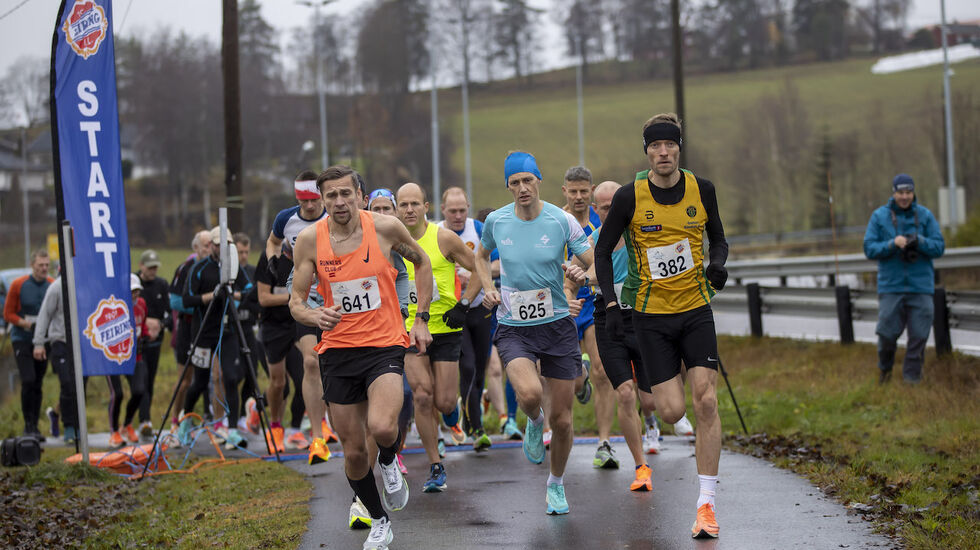 Starten går for Perseløpet 6. november 2022. (Foto: Bjørn Hytjanstorp)