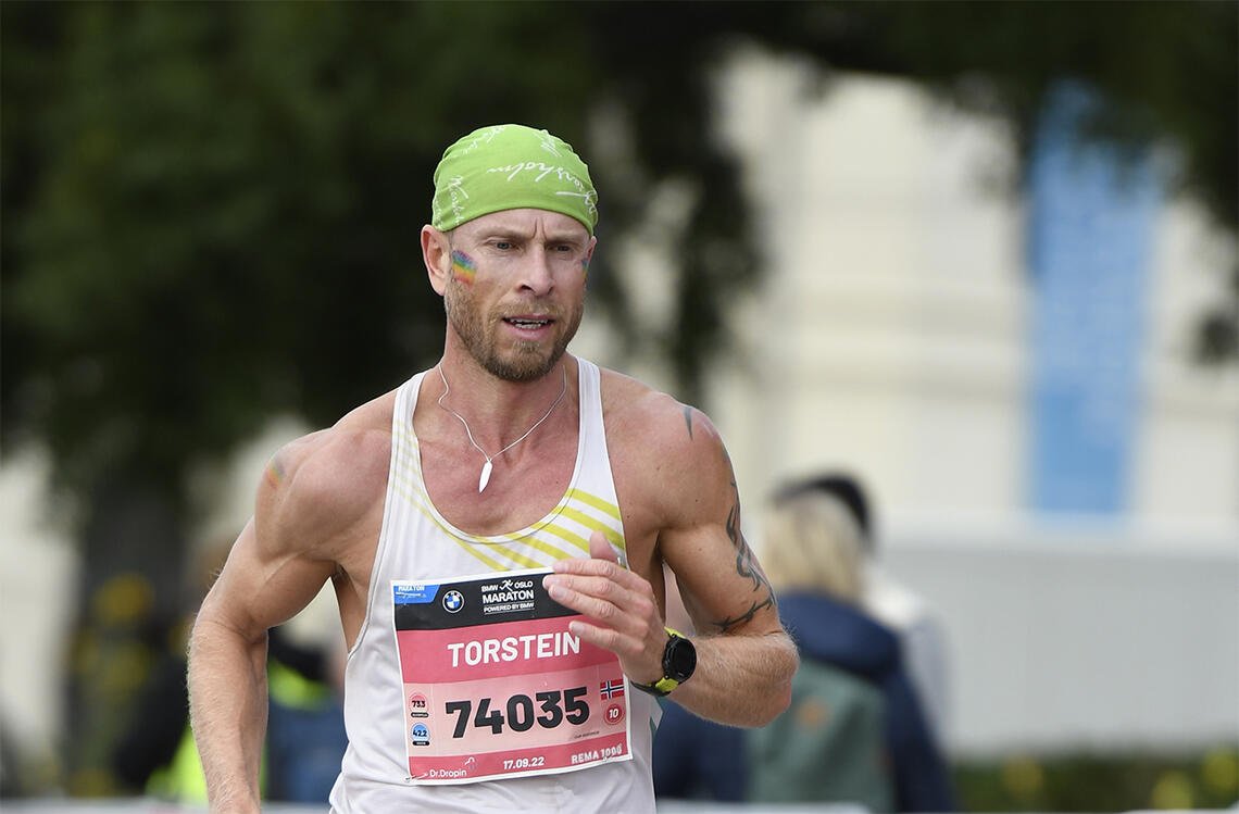 Torstein Bjerland som løp inn til tredjeplass totalt i Trippelen i Oslo Maraton (bildet), ble nummer seks i klasse 40-44 år i Istanbul Marathon. (Foto: Bjørn Johannessen)