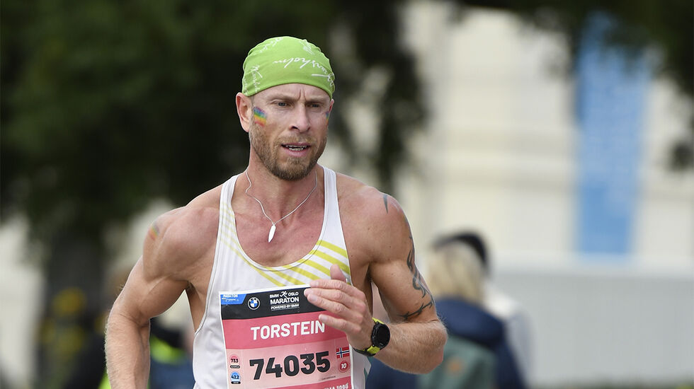 Torstein Bjerland som løp inn til tredjeplass totalt i Trippelen i Oslo Maraton (bildet), ble nummer seks i klasse 40-44 år i Istanbul Marathon. (Foto: Bjørn Johannessen)