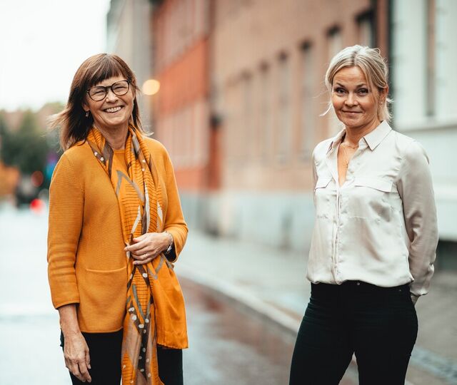 F.v Elisabeth Ege, direktør & Camilla Lynne Bakkeng, fag- og kommunikasjonsleder, Akan kompetansesenter. Foto: Haakon Dueland