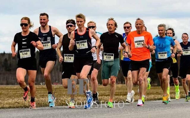 Fra rett etter starten på årets største løpsnyhet i Hedmark i 2022, Grue Halvmaraton 1. mai.. (Foto: EF Sportsfoto)