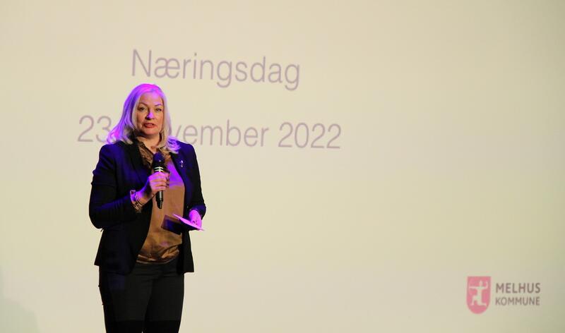 Ordfører Jorid Jagtøyen ønsket velkommen til Næringsdagen 2022. Foto: Melhus kommune/Lars Erik Sira.