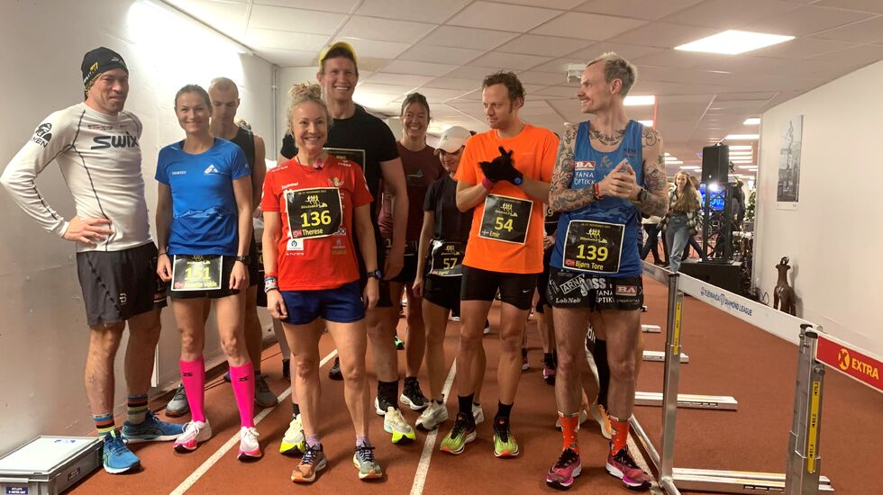 Rett før start ser vi flere av de beste løperne fremst i startfeltet, bl..a Frank Løke, Bjørn Tore Taranger, Therese Falk, Annette Velde Sande og Emir Halalkic. (Foto: Olav Engen)