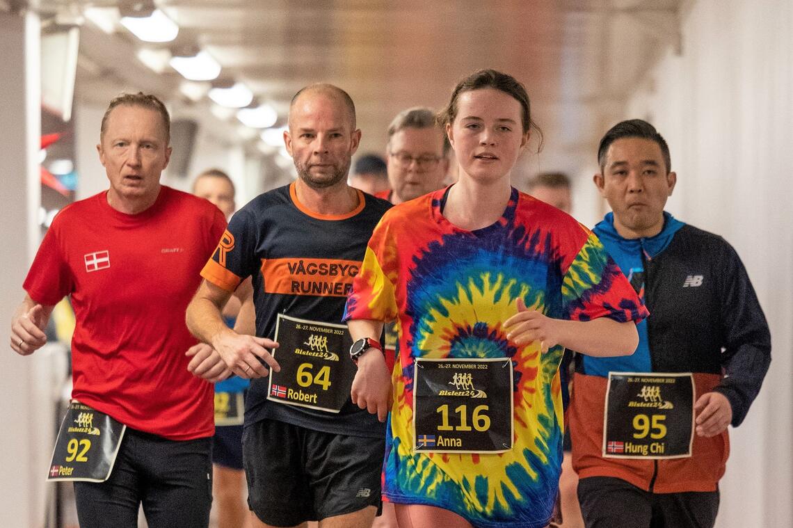 Svenske Anna Simonsson-Søndenå er en av de 147 fargerike løperne som er i aksjon på Bislett denne helga. (Foto: Samuel Hafsahl)