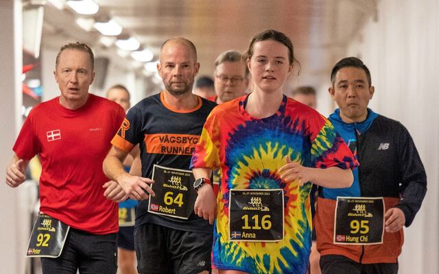 Svenske Anna Simonsson-Søndenå er en av de 147 fargerike løperne som er i aksjon på Bislett denne helga. (Foto: Samuel Hafsahl)