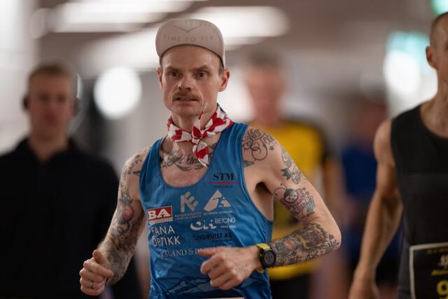 Bjørn Tore Kronen Taranger leder Bislett 24-timers halvveis med råsterke 135,532 km. (Foto: Samuel Hafsahl)