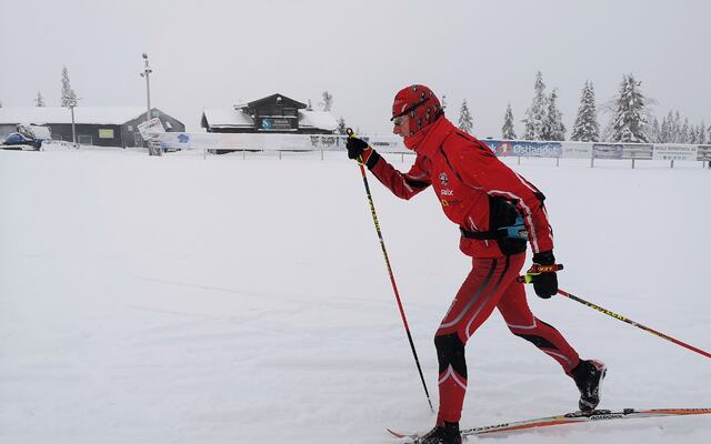 Jan Erik Bakken langer ut på Sjusjøen Langrennsarena. (Foto: Rolf Bakken)