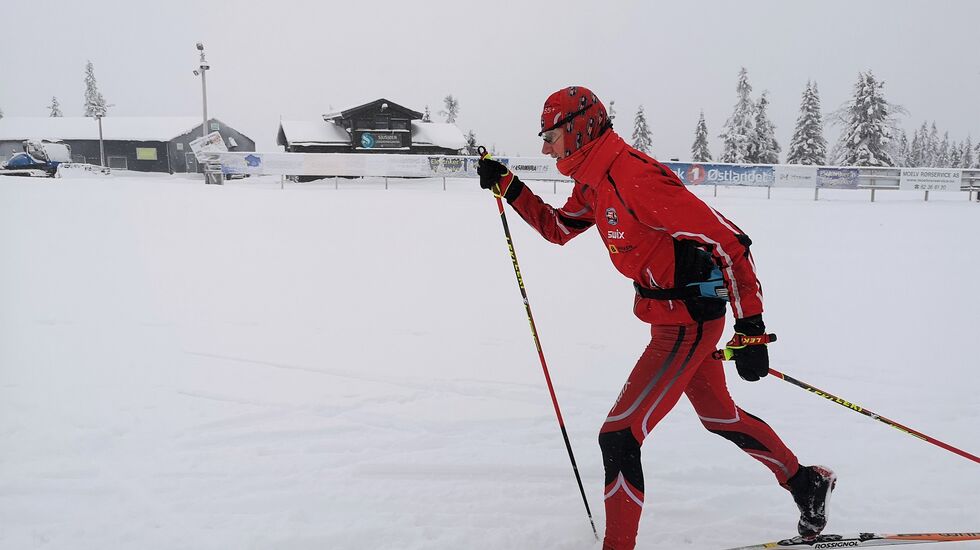 Jan Erik Bakken langer ut på Sjusjøen Langrennsarena. (Foto: Rolf Bakken)