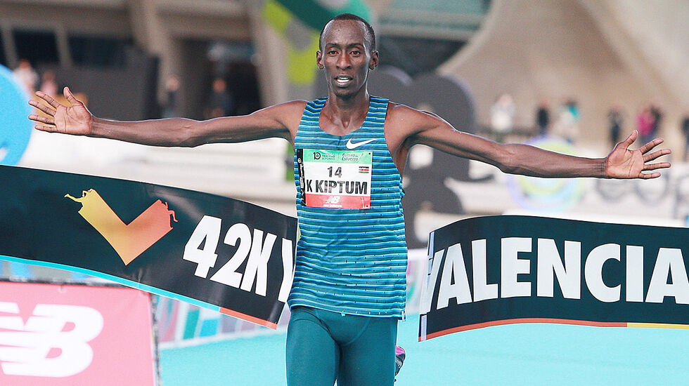 Kelvin Kiptum sjokkerte alle ved å vinne Valencia Marathon på en supertid. (Foto: Kjell Vigestad)