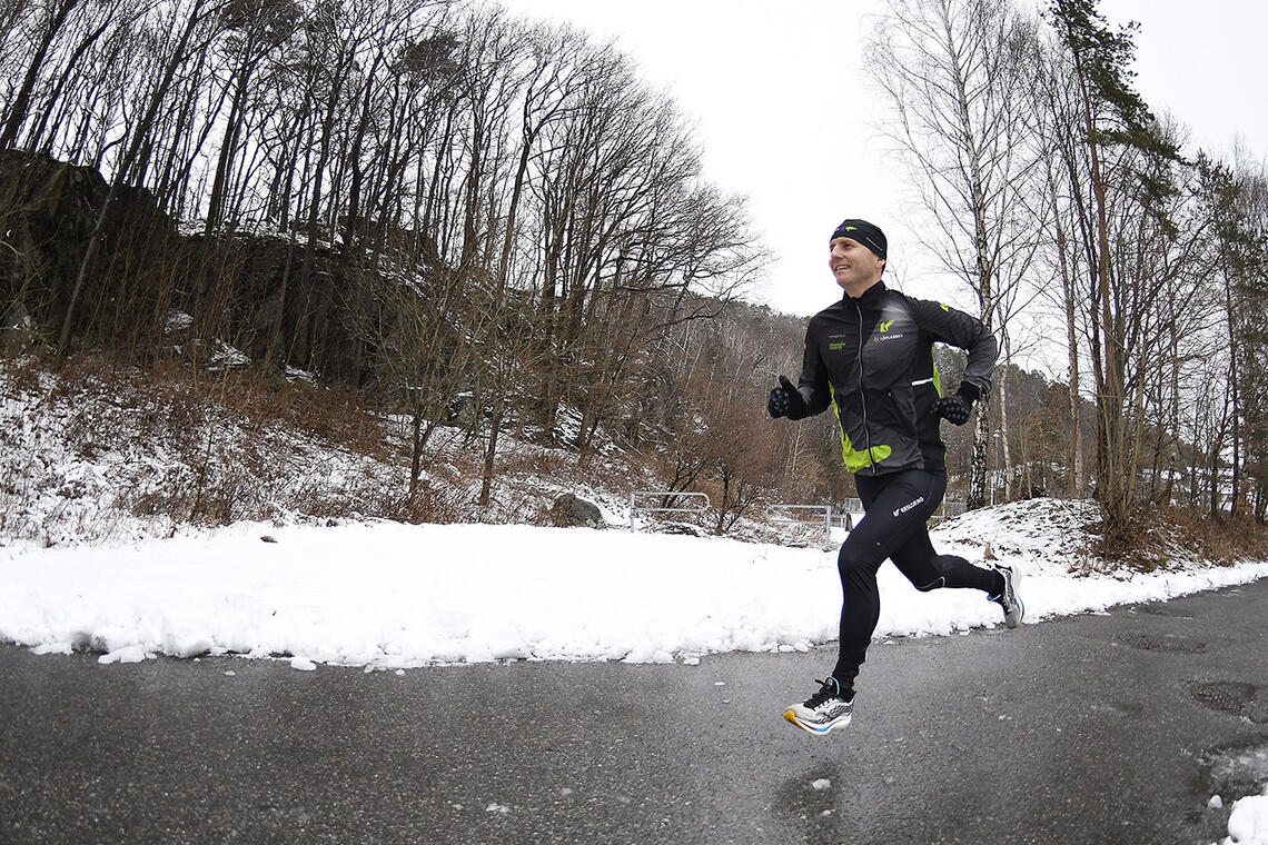Finn Kollstad inspirerer seg sjøl og andre til å løpe året rundt. (Foto: Bjørn Johannessen)