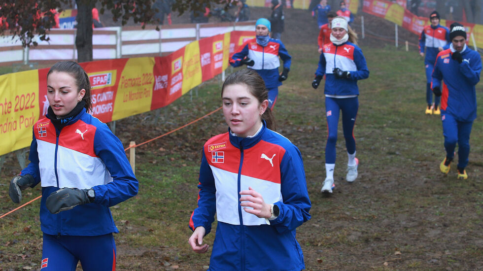 Dagen før dagen: Ingeborg Østgård og Anna Marie Nordengen Sirevåg tester løypa (Foto: Kjell Vigestad)