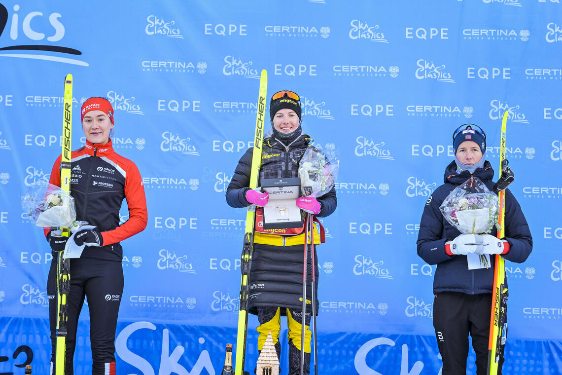 Premiepallen kvinner etter rennet La Venosta Criterium: Jenny Larsson, Ida Dahl og Astrid Øyre Slind. (Foto: Reichert/NordicFocus)