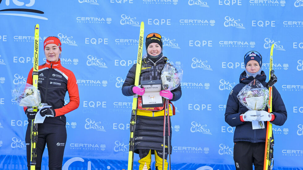 Premiepallen kvinner etter rennet La Venosta Criterium: Jenny Larsson, Ida Dahl og Astrid Øyre Slind. (Foto: Reichert/NordicFocus)