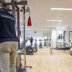 Individuell instruksjon i styrketrening.