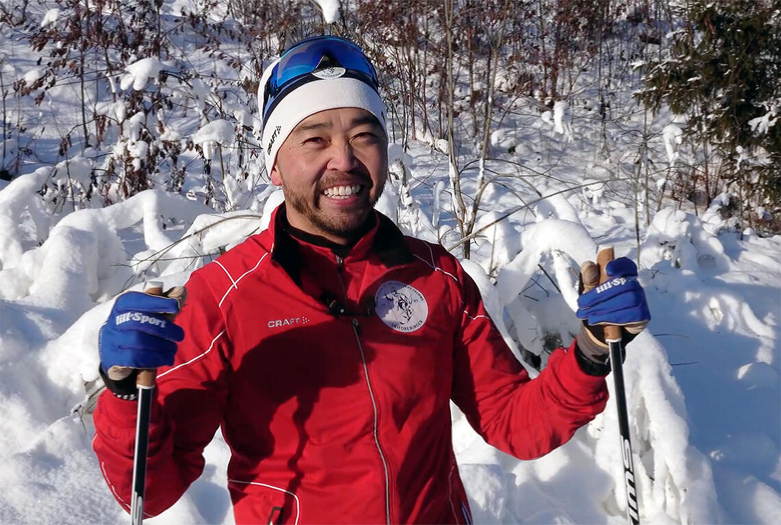 Martin Øiestad fra Skiforeningen forteller og demonstrerer skiteknikk i teknikkene diagonalgang, dobbeltak og staking. (Foto: Tom-Arild Hansen)