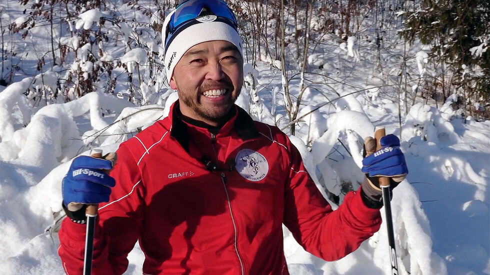 Martin Øiestad fra Skiforeningen forteller og demonstrerer skiteknikk i teknikkene diagonalgang, dobbeltak og staking. (Foto: Tom-Arild Hansen)
