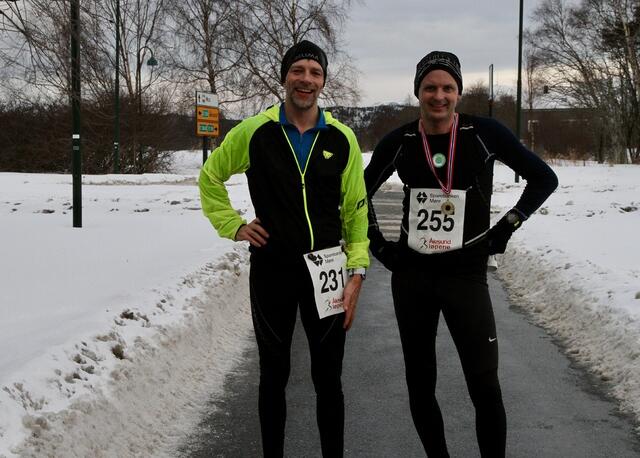 De to beste på maratondistansen, Harald Bjerke (startnr. 231) som nummer to og Bård Indredavik (startnr. 255) som vinner De to beste på maratondistansen, Harald Bjerke (startnr. 231) som nummer to og Bård Indredavik (startnr. 255) som vinner