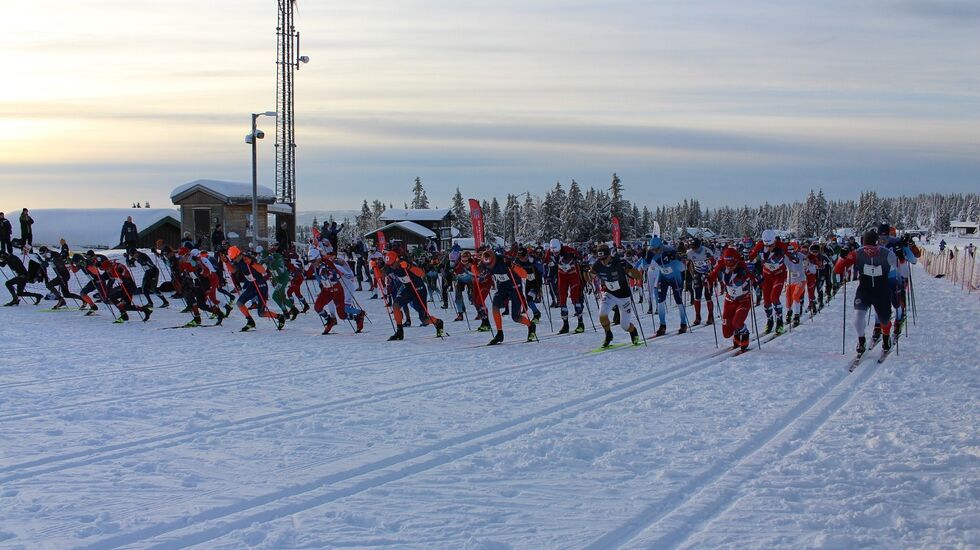 Startskuddet for turrennsesongen 2022-23 gikk med 282 løpere i et samlet felt på Sjusjøen 5. juledag. (Foto: Dorte Finstad, Brøttum IL)