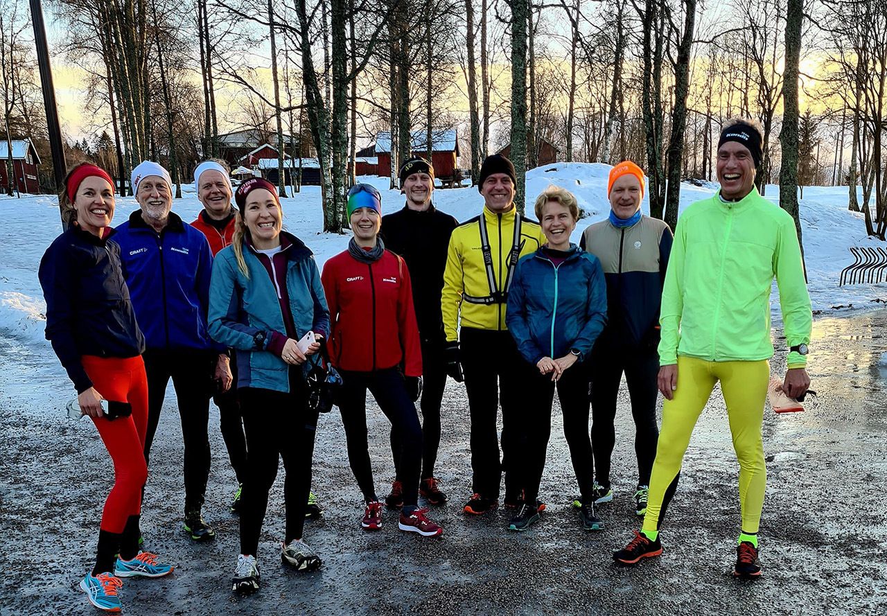 Lagbygging, som den som skjer på Kondistreninga, er også en form for bygging. Vi ser artikkelforfatter Tim Bennett til høyre. (Foto: privat)