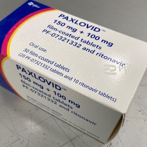 Paxlovid er en tablett som reduserer risikoen for å bli alvorlig syk av korona. Foto: Produsent.