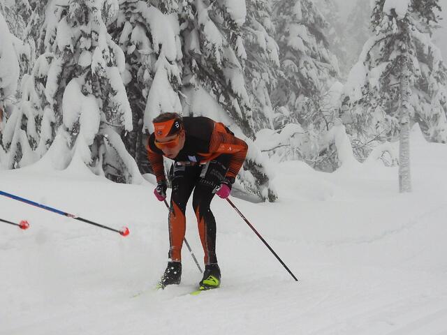 Ole Eirik Fuglehaug Ekrem staker seg opp stigningen bak Svaen i Budorrennet lørdag. (Foto: Stein Arne Negård)