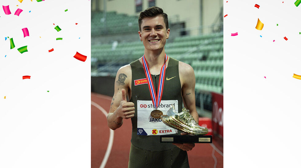 Jakob Ingebrigtsen med Kondis´ gullsko, som han har blitt tildelt flere ganger. (Foto: Samuel Hafsahl)