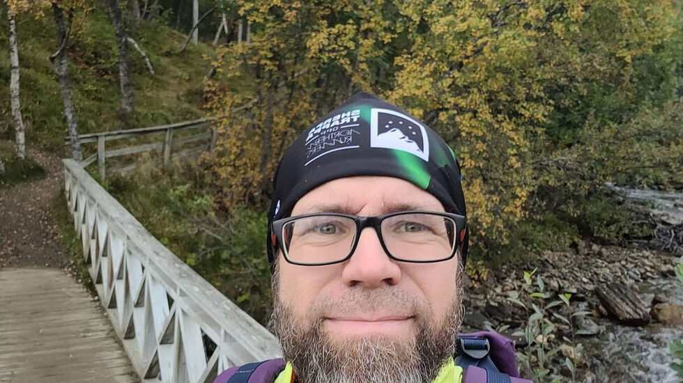 47 år gamle Terje Håkstad jogger i naturen – og jobber som nestleder ved avdeling for publikumstjenester ved Universitetsbiblioteket i Tromsø. (Foto: privat)