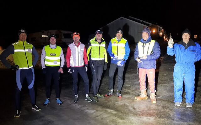 Den harde kjerne bestående av (fra venstre) Espen Storslett, Svein Christian Wedum, Kjell Vegard Opheim, Bjarte Holm og Jon-Anders Bordal er klare til å bli startet av Einar Behrns og Werner Kahdemann. (Foto: Stein Arne Negård)