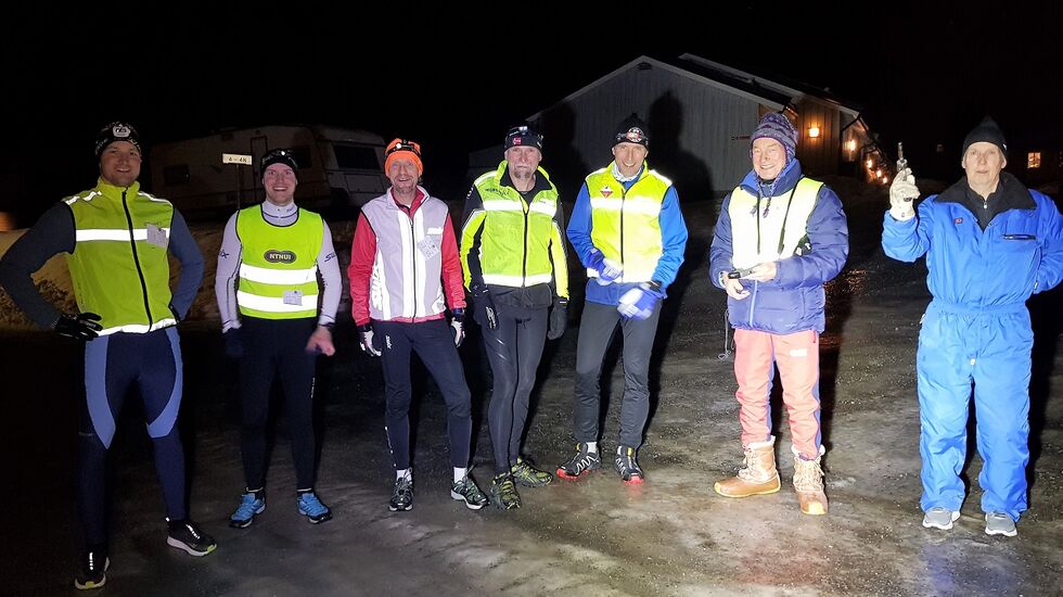 Den harde kjerne bestående av (fra venstre) Espen Storslett, Svein Christian Wedum, Kjell Vegard Opheim, Bjarte Holm og Jon-Anders Bordal er klare til å bli startet av Einar Behrns og Werner Kahdemann. (Foto: Stein Arne Negård)