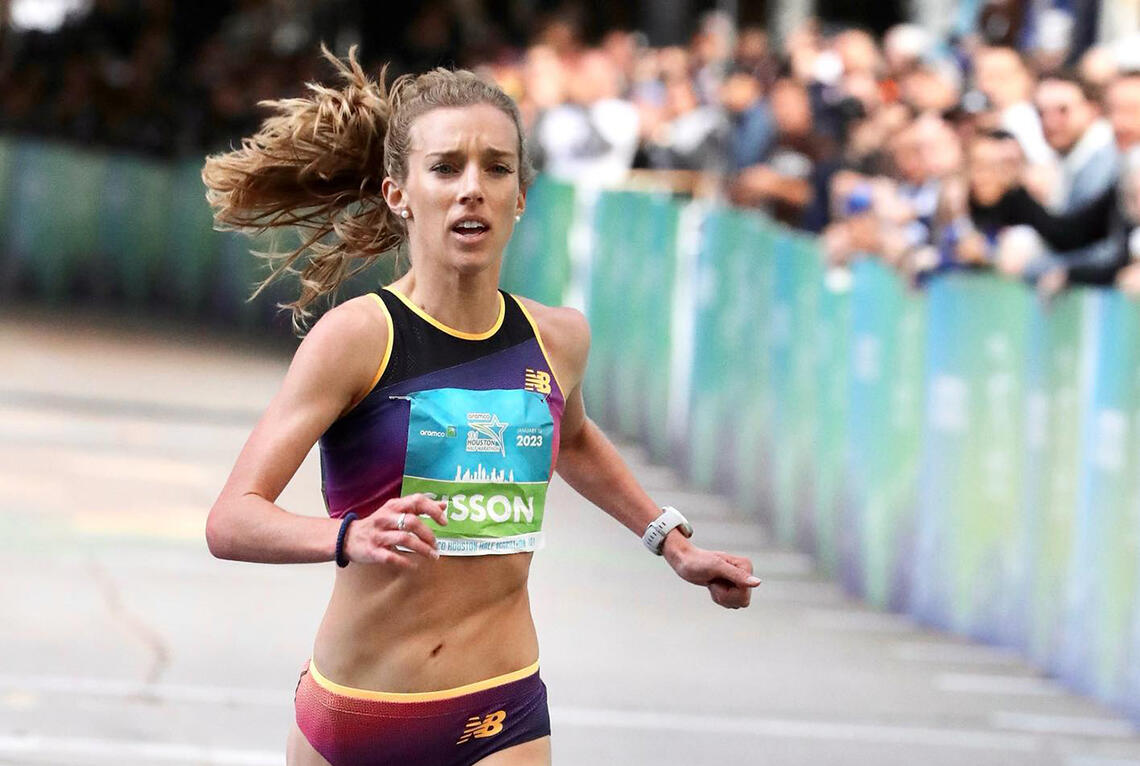 Emily Sisson løp inn til ny amerikansk rekord på halvmaraton i Houston sist søndag. (Foto: Houston marathon)