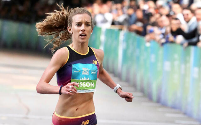 Emily Sisson løp inn til ny amerikansk rekord på halvmaraton i Houston sist søndag. (Foto: Houston marathon)
