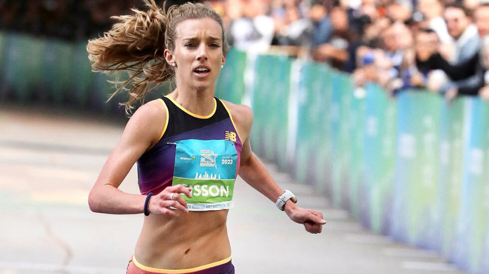Emily Sisson løp inn til ny amerikansk rekord på halvmaraton i Houston sist søndag. (Foto: Houston marathon)