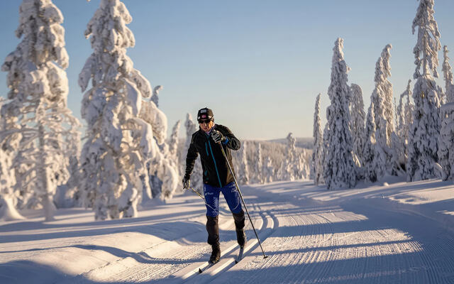 Bjørn Nysæter tester forholdene i forkant av Trysil Skimaraton. - Fantastiske løyper, melder han. (Foto: Jonas Sjögren/Destinasjon Trysil)