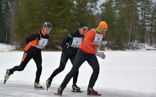 Amundløpet 2020. Tore Kvernes (8) og Lars Petter Ernø (2) delte 3. plass på 50 km med Tor Dølvik (1) like bak. (Foto: Per Kr. Johansen)