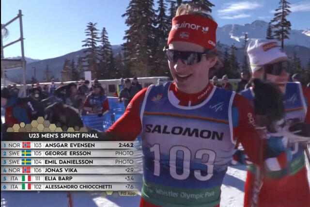 Ansgar Evensen kan nå kalle seg verdensmester i sprintlangrenn. (Foto: skjermprint fra NRK)