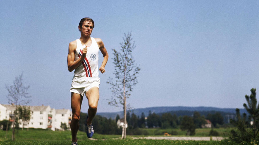 Arne Kvalheim vokste opp i en av Stjerneblokkene på Grorud. Her ser vi han på løpetur i 1967. (Foto: Rolf Arne Odiin)