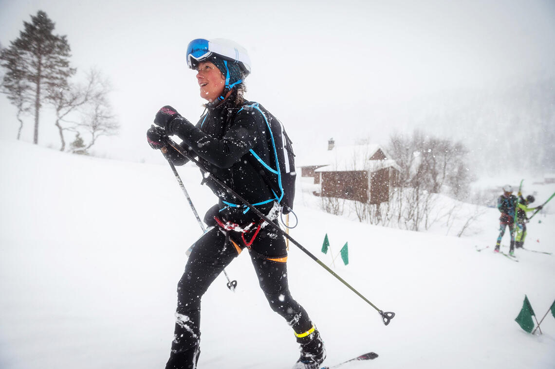 Emelie Forsberg har ski randonee som et viktig element i vintertreninga si, men hun passer også på å få løpt en god del for å være bedre rusta når våren kommer. (Foto: Erik Birkeland)